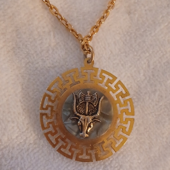 Vintage Gold Medallion Necklace Medallion Center - Picture 3 of 8